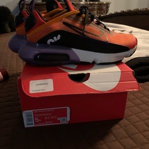 Nike 5y but ladies size 7